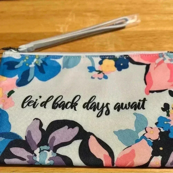 🆕 VERA BRADLEY Laid Back Days Await WRISTLET NWT - Picture 4 of 7